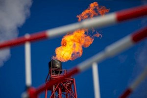 حاشیه‌‌های نفت و انرژی/از بلاتکلیفی سهمیه بنزین نوروزی تا افت ۳۰ درصدی تحویل گاز به نیروگاه‌ها
