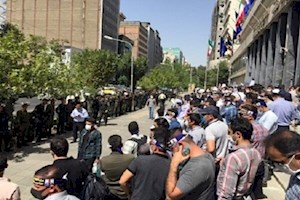 اعتراض بازنشستگان به حضور غیرنفتی ها در صندوق بازنشستگی نفت