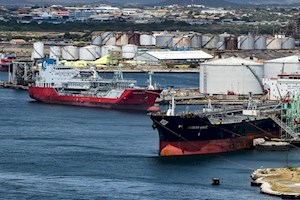 آمریکا شرکت‌ها و کشتی‌هایی که به فروش نفت ونزوئلا کمک کردند را تحریم کرد