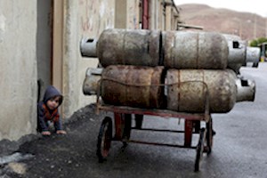 وعده زنگنه برای پایان صف‌های طولانی کپسول گاز در سیستان و بلوچستان