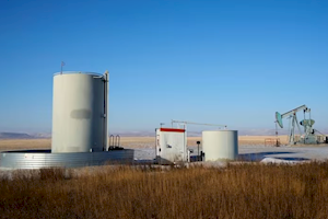 Oil prices settle down at lowest in a month as US seeks Russia-Ukraine peace deal