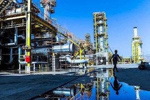 کشف علت مخالفت وزارت نفت با کاهش نرخ خوراک پتروشیمی‌ها/گویا خارجی‌ها برای گاز ایران صف کشیده‌اند!